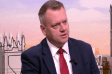 Minister 'pushing' for deal over use of EU passport e-gates