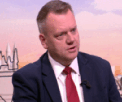 Minister 'pushing' for deal over use of EU passport e-gates