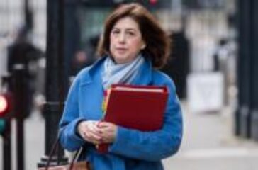 Labour minister sorry over grooming gangs remark